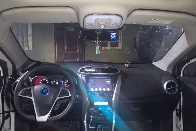 Used BYD Yuan New Energy 2018 EV360 Smart Connect Cool Edition Center Console