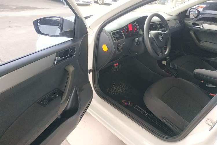 Used Volkswagen Santana 2015 Haval H6 1.6L Automatic Luxury Model Driver Seat