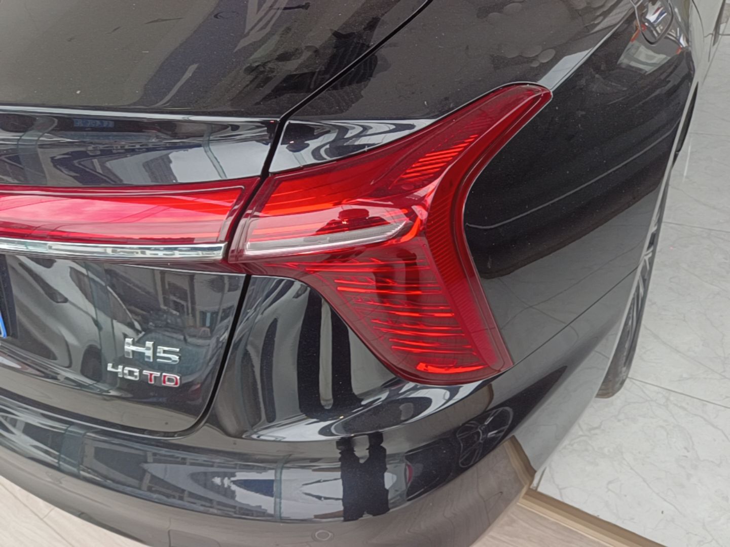 Hongqi H5 2025 2.0T Automatic Flag Edition – 500 000 Units Commemorative Version — снимка 9