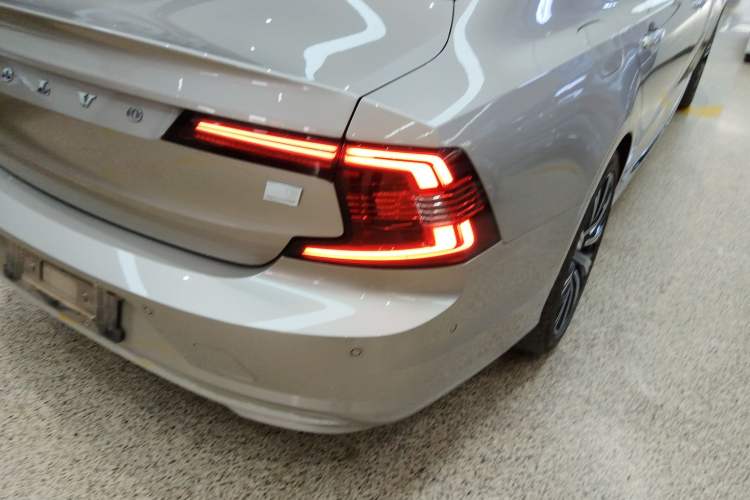 Used Volvo S90 New Energy 2023 T8 Plug-in Hybrid All-Wheel Drive Long-Range Luxury Edition Right Rear Taillight