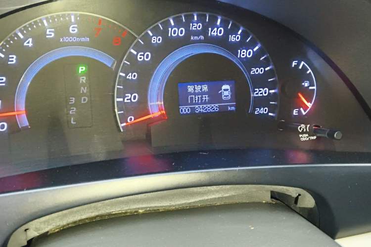 Used Toyota Camry 2010 200G Classic Edition Odometer Close Up