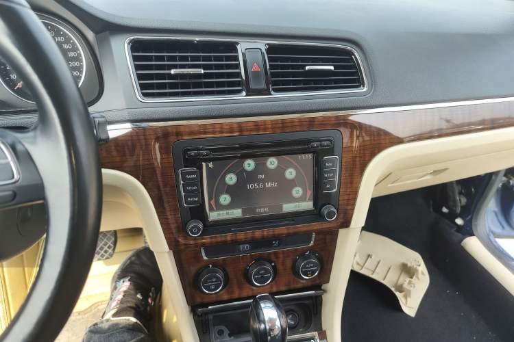 Used Volkswagen Lavida 2013 Revised Version 1.6L Automatic Luxury Edition