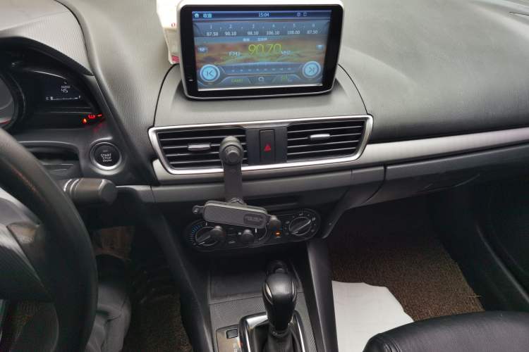 Used Mazda 3 Axela 2016 Sedan 1.5L Automatic Comfort Model