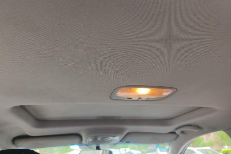 Used Kia Carens 2011 2.0L 7-Seater Automatic Standard Edition