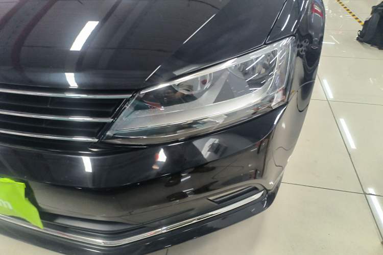 Used Volkswagen Sagitar 2015 230TSI Automatic Comfort Version Left Front Headlight