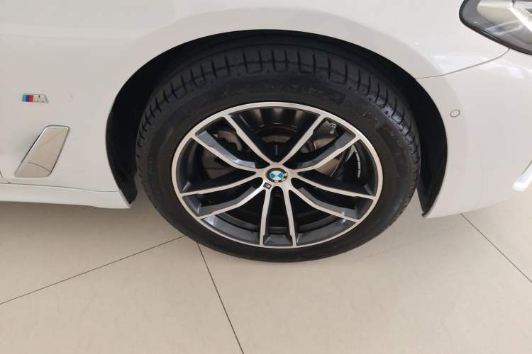 Used BMW 5 Series 2022 Second Facelift 525Li M Sport Package Right Front Wheel Hub