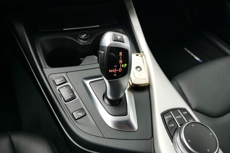 Used BMW 2 Series 2017 220i Convertible Coupe Leading Model
