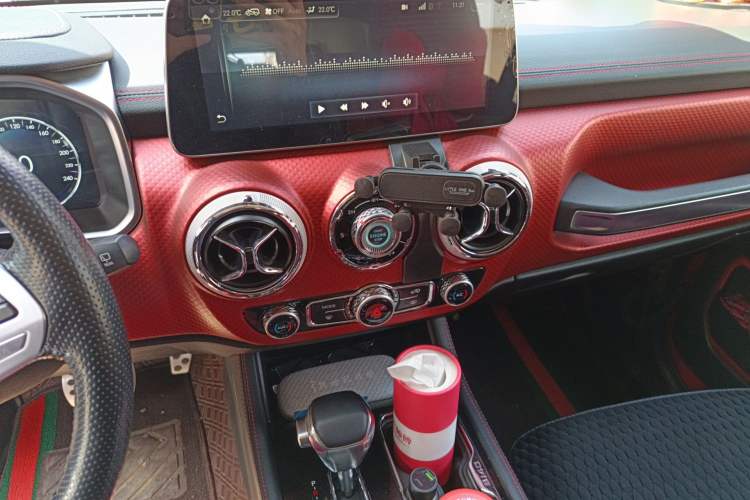 Used BAIC Off-Road BJ40 2019 2.3T Automatic Four-Wheel Drive Shengshi Huazhang Edition China VI Emission Standard Audio And AC Panel