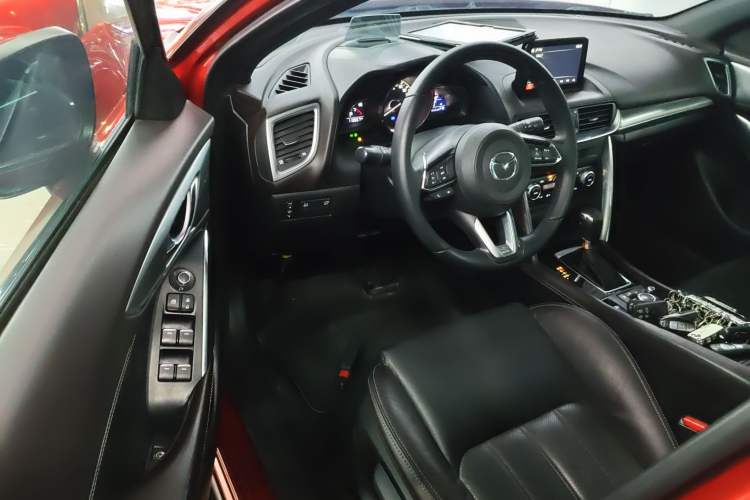 Used Mazda CX-4 2018 2.0L Automatic Two-Wheel Drive Blue Sky Premium Upgrade Version China V Standard Driver Seat