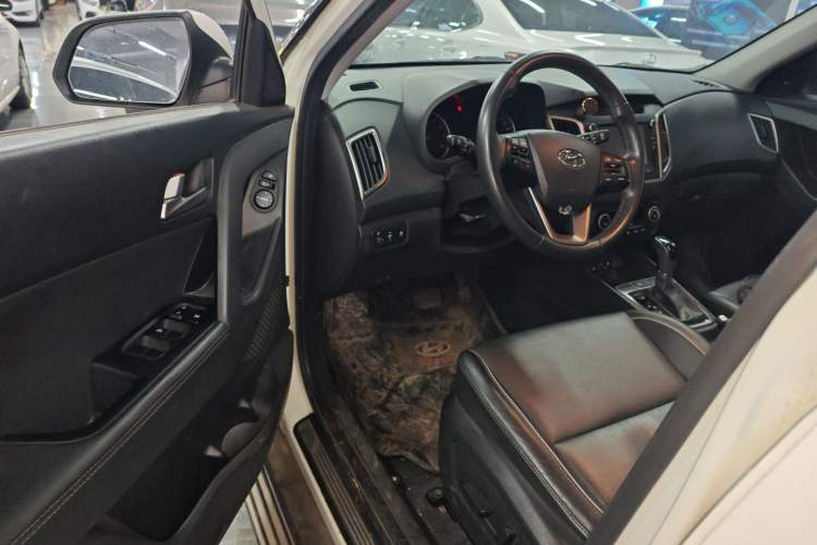 Used Hyundai ix25 2015 1.6L Automatic Two-Wheel-Drive Deluxe DLX Model