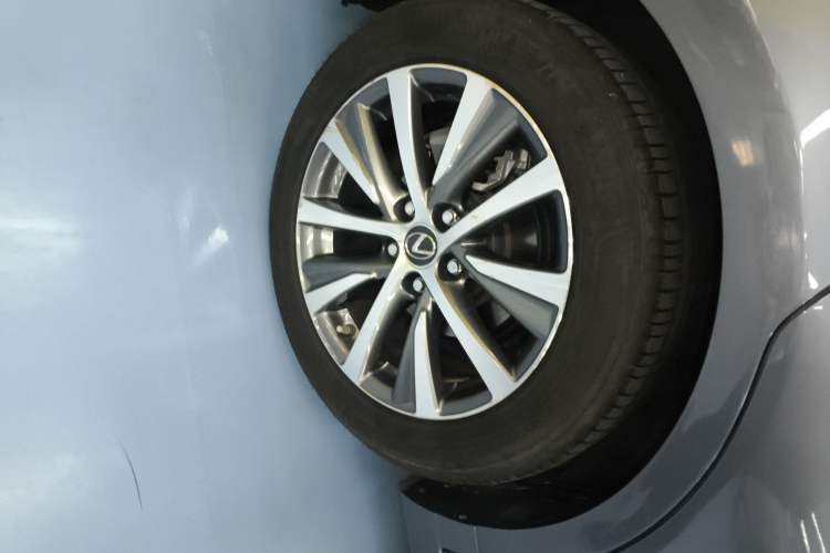 Used Lexus ES 2018 300h Premier Edition China VI Standard