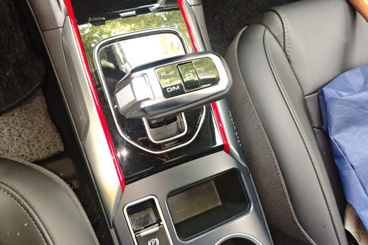 Used Haval H2 2018 Chuanxiang Edition Blue Badge 1.5T Dual-Clutch Two-Wheel Drive Fashionable Model Gear Lever