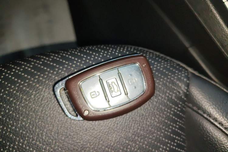 Used Hyundai Elantra (6th Generation / Lingdong) 2016 1.6L Automatic ZhiXuan · Luxury Version Vehicle Key