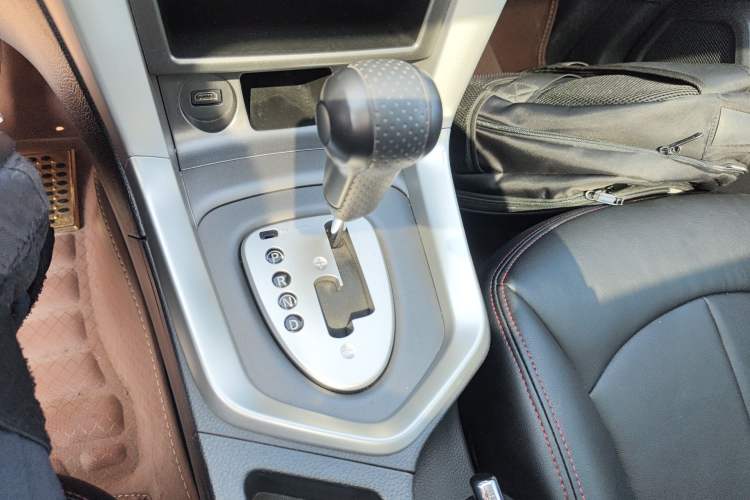 Used Venucia T70 2015 2.0L CVT Smart Edition
