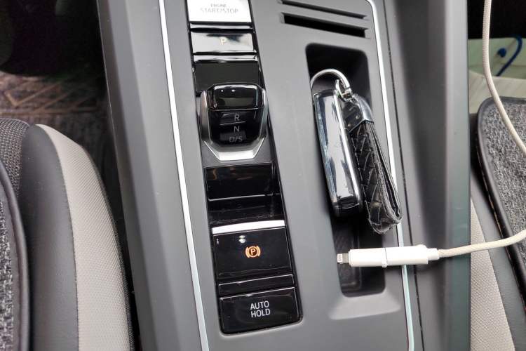 Used Volkswagen Golf 2021 280TSI DSG Pro First Edition Gear Lever