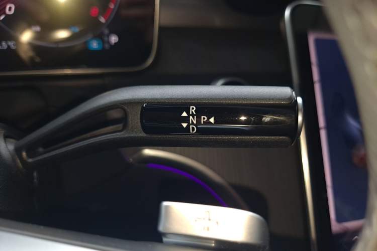 Used Mercedes-Benz C-Class 2023 C 200 L Sport Edition Gear Lever