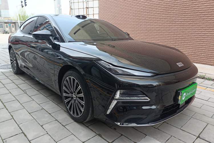 Used Geely Galaxy 8 2025 130km EM-P Starship Edition Front Right 45 Deg