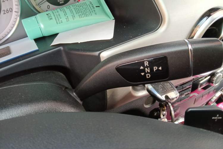 Used Mercedes-Benz GLK-Class 2013 GLK 300 4MATIC Dynamic Sunroof Model
