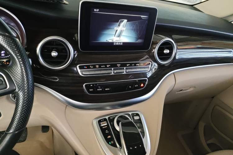 Used Mercedes-Benz V-Class 2017 V 260 Avantgarde Edition Audio And AC Panel