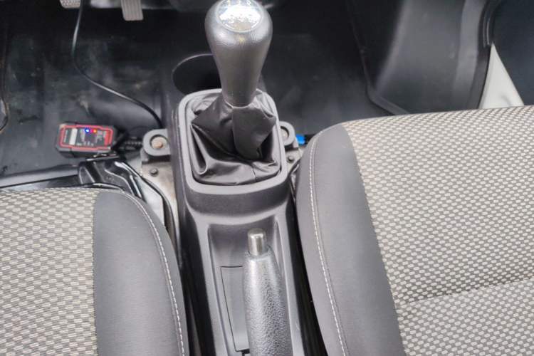 Used CHANGAN KAICHENG Star 3 2015 1.0L Base Version with Air Conditioning C10 Gear Lever