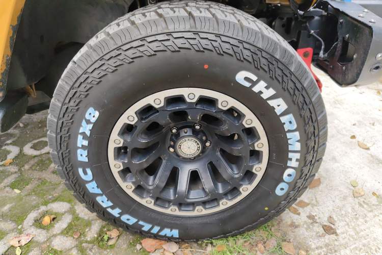 Used Jeep Wrangler 2014 3.0L Sahara Four-Door Edition Right Front Wheel Hub