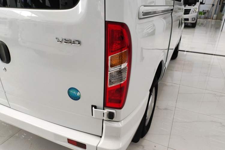 Used SAIC MAXUS Xintu V80 2021 2.0T Manual Classic Aoyuntong Short Wheelbase Mid-Roof 5/6-Seater Right Rear Taillight