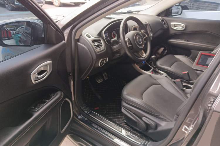 Used Jeep Compass 2017 200T Automatic Family Edition
