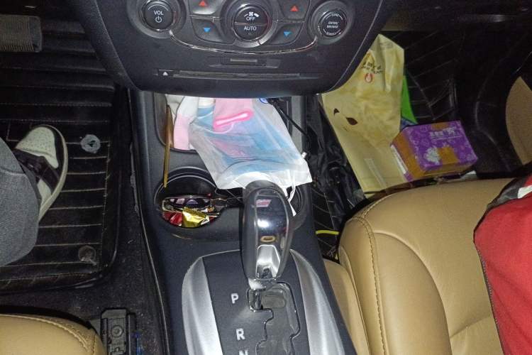 Used Dodge Journey 2013 2.4L Two-Wheel Drive Luxury Version