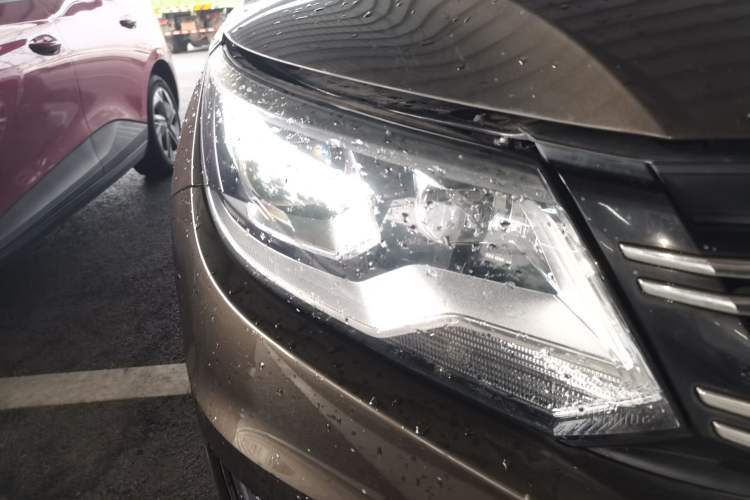 Used Volkswagen Tiguan 2015 1.8TSI Automatic Two-Wheel Drive Trend Edition Right Front Headlight