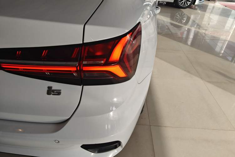 Used Roewe i5 2021 Revised Version 1.5L CVT Diamond Edition
