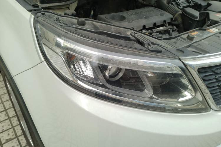 Used Kia Sorento  Right Front Headlight
