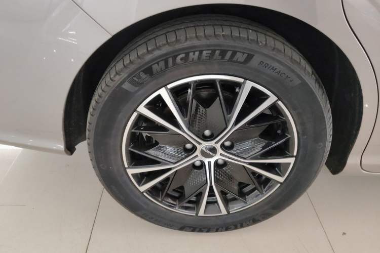 Used Roewe iMAX8 2023 400TGI Comfort Edition Right Rear Wheel Hub