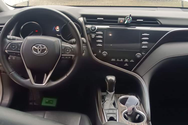 Used Toyota Camry 2018 2.5G Luxury Edition Center Console