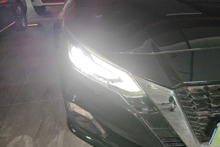 Used Nissan Teana 2020 Revised Version 2.0L XL Comfort Edition Right Front Headlight