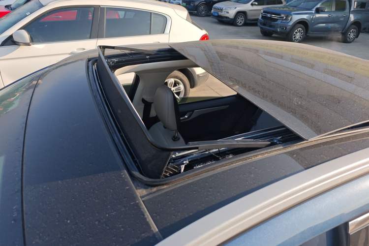 Used Ford Escape 2024 EcoBoost 245 Two-Wheel-Drive Titanium Edition