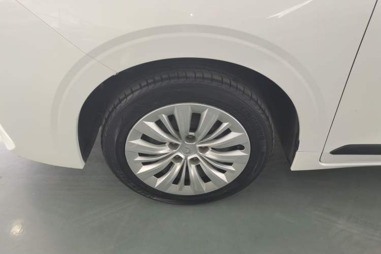 Used Wuling Jiachen 2022 1.5L Manual Enjoyment Elite Model Exterior 4