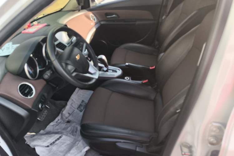 Used Chevrolet Cruze 2013 Hatchback 1.6L Automatic Luxury Model
