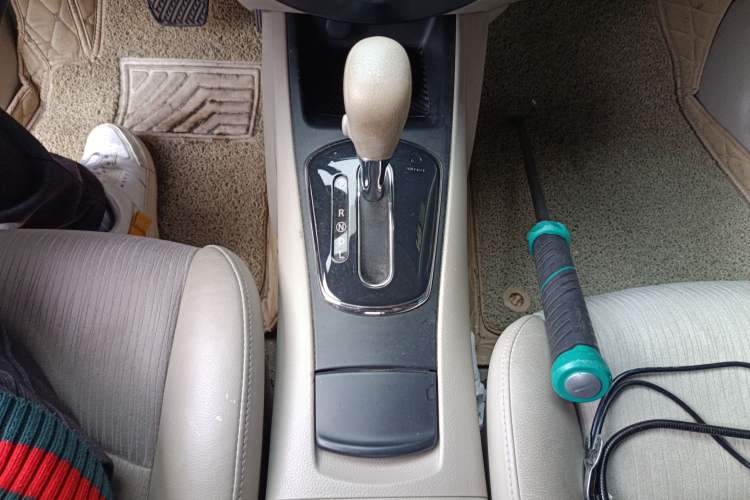 Used Nissan Tiida 2011 1.6L CVT Smart Version Gear Lever