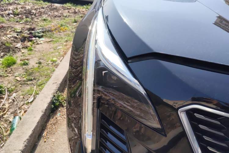 Used Cadillac XT4 2020 28T Two-Wheel-Drive Leading Version
