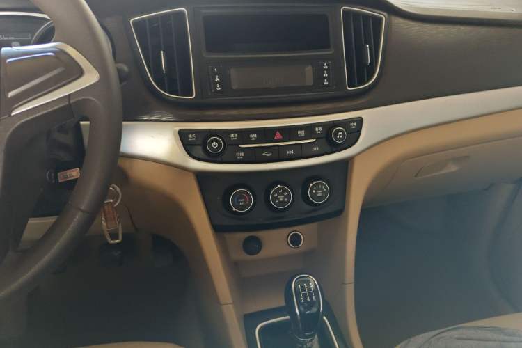 Used Baojun 730 2016 1.5L Manual Value Edition 7 Seats China V Emission Standard