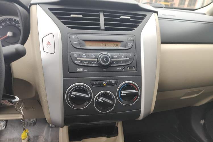 Used Venucia R50 2013 1.6L Manual Fashion Edition Audio And AC Panel