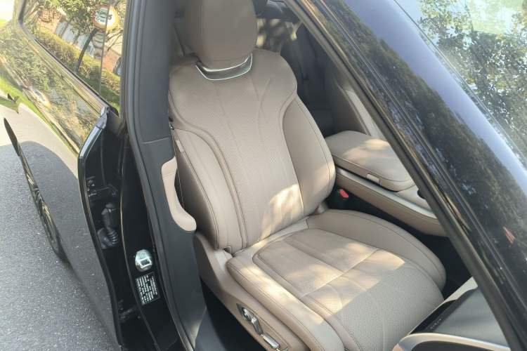 Used XPeng G9 2025 680 Ultra-Long Range All-Wheel Drive Max Right Front Seat