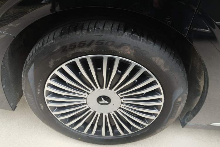 Used VOYAH Dream 2025 PHEV Four-Wheel-Drive Flagship Kunpeng Edition
