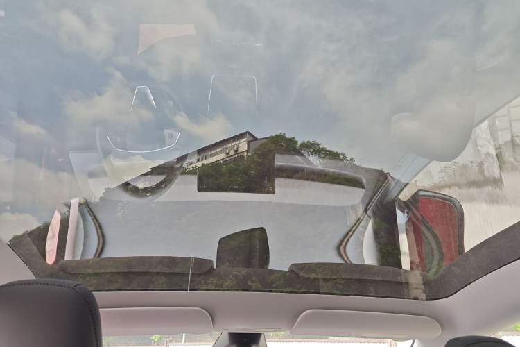 Used Tesla Model Y 2025 Rear-Wheel-Drive Version Headliner