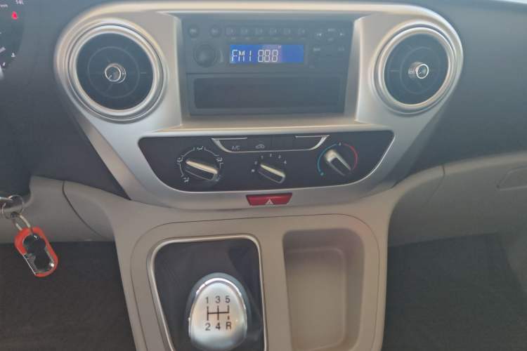 Used JAC Refine M3 2025 PLUS 1.5T Manual Classic Edition 5 Seats
