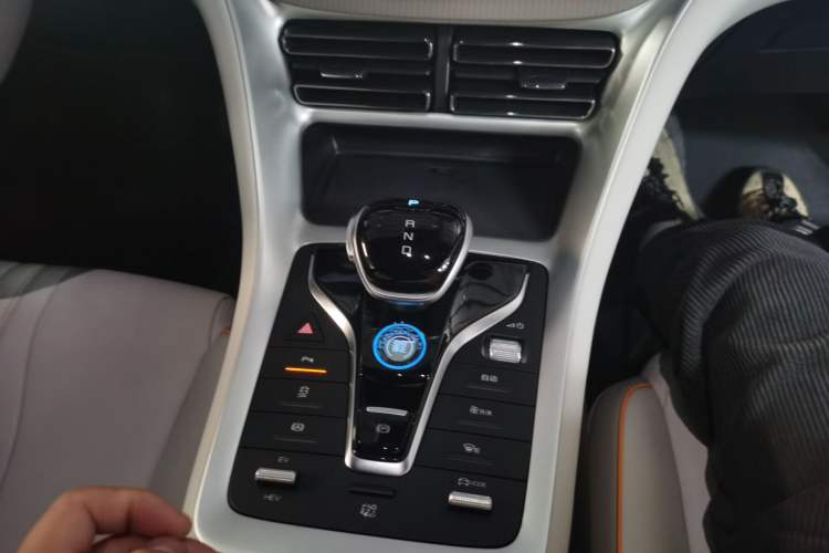 Used BYD Song Pro New Energy 2024 HONOR Edition DM-i 110KM Beyond Model Gear Lever