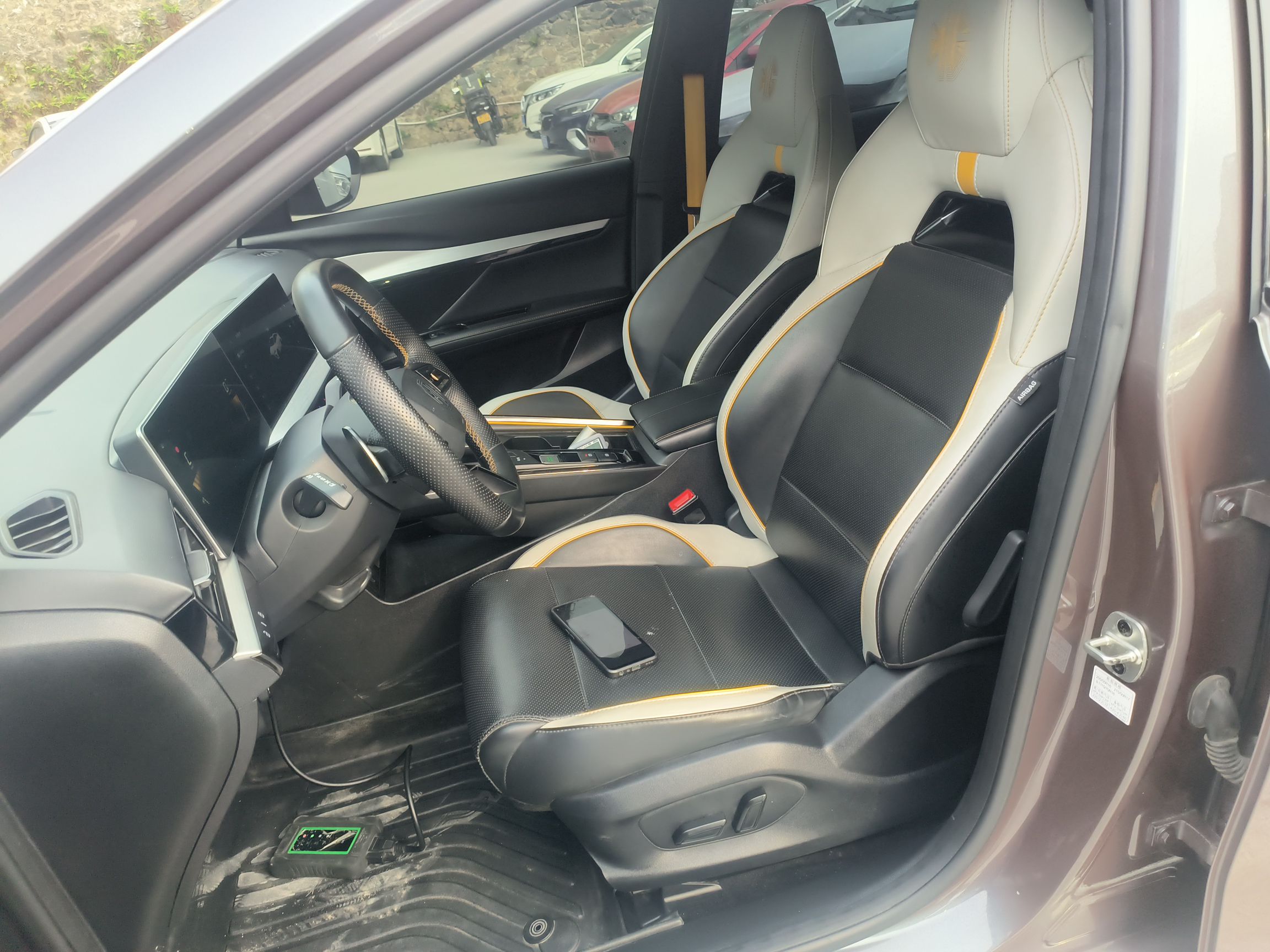 Переднее сиденье в автомобиле