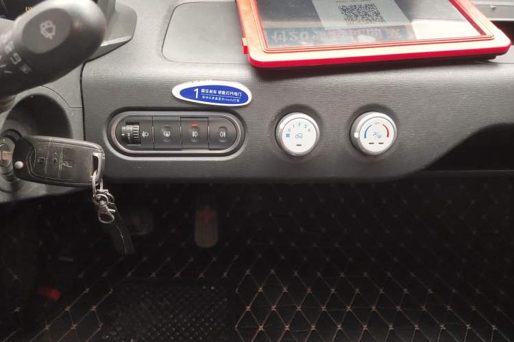 Used Baojun E100 2019 250KM Smart Drive Edition Audio And AC Panel