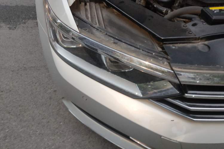 Used Volkswagen Magotan 2019 330TSI DSG Luxury Version China VI Standard Right Front Headlight