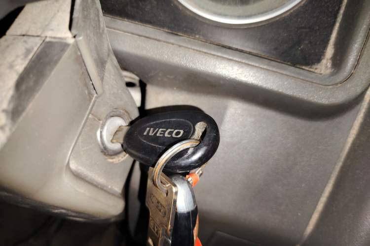 Used Iveco Daily 2012 2.5T-A35 Logistics Version 1 Mid-Roof
